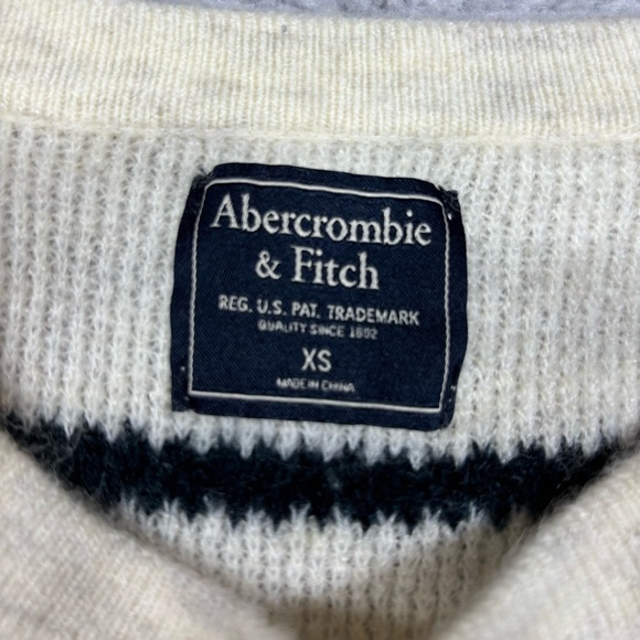 Abercrombie and Fitch Sweater Womens Extra Small Striped Crewneck Cozy Church - Picture 2 of 4